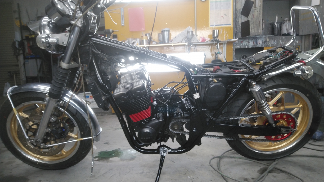 エンジン載せ塗装(゜`)b | バイクショップかおるん家 | 名古屋からもすぐの大治町のカスタムバイクショップ|あま市もすぐ